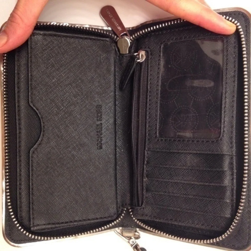 MICHAEL KORS SAFFIANO LEATHER WALLET WRISTLET